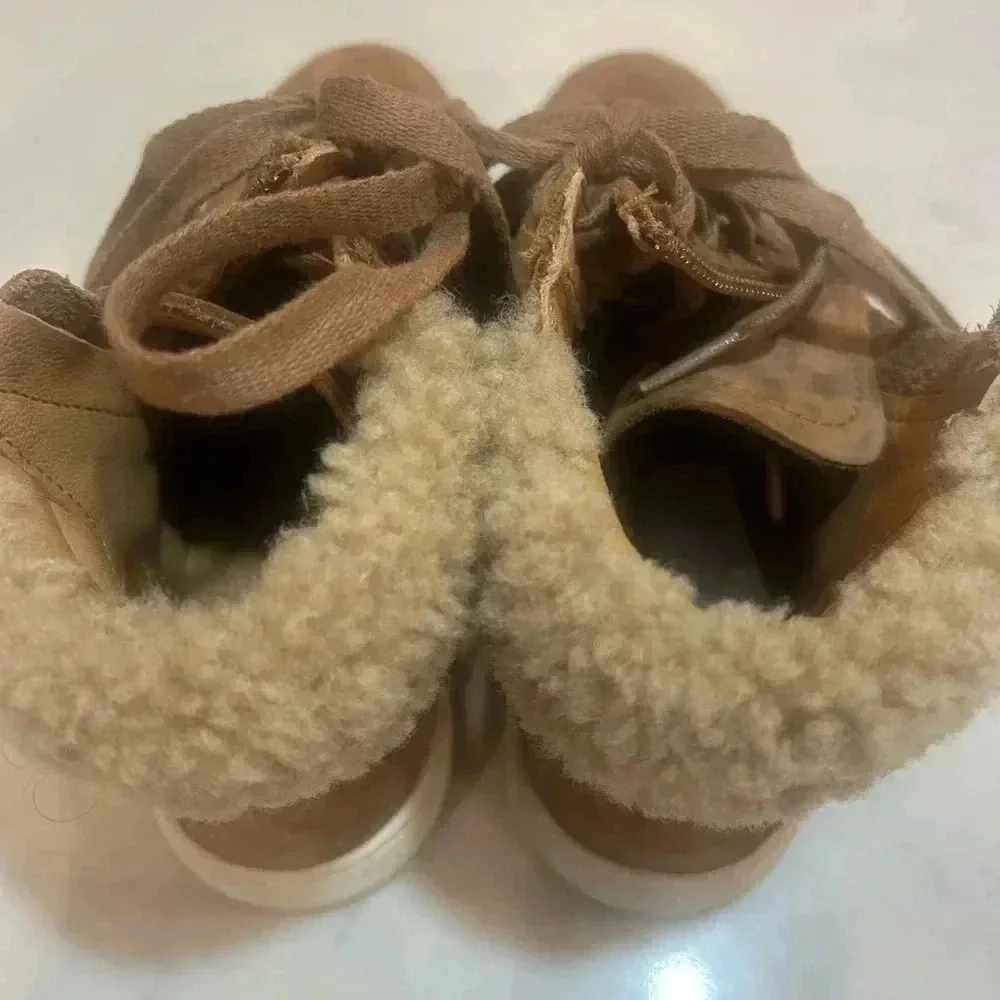 Woman's size 6 Ugg bootie/sneaker chestnut color